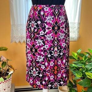 Almost new - very gently loved - selling as I lost weight this beautiful skirt